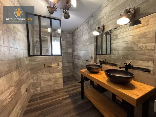 Vente                                                      Maison
                        
                     8 pièces                      150 m2                     à Casteljaloux