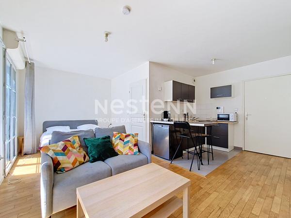 À vendre Studio de 28m²  à Saint-Cyr-l'École avec terrasse et une place de parking en sous sol