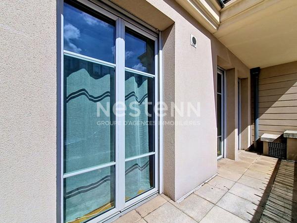 À vendre Studio de 28m²  à Saint-Cyr-l'École avec terrasse et une place de parking en sous sol