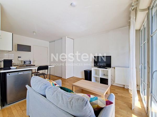 À vendre Studio de 28m²  à Saint-Cyr-l'École avec terrasse et une place de parking en sous sol