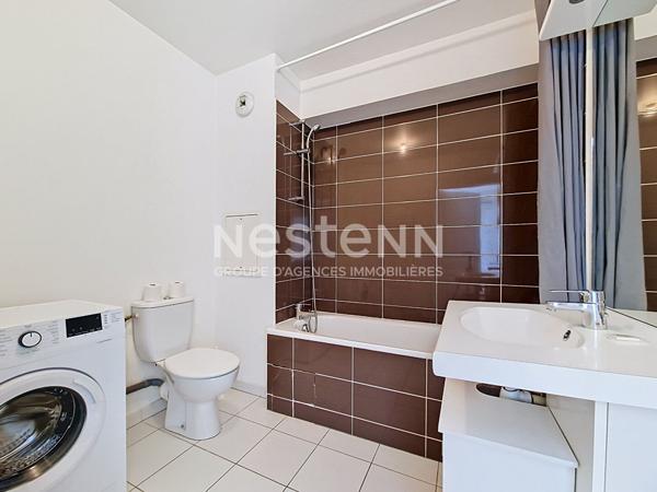 À vendre Studio de 28m²  à Saint-Cyr-l'École avec terrasse et une place de parking en sous sol
