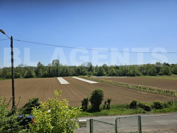 Situé à 400 m du centre ville de Coulommiers: pavillon sur sous-sol total avec un terrain de 1080 m²