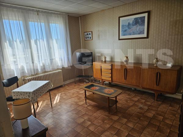 Situé à 400 m du centre ville de Coulommiers: pavillon sur sous-sol total avec un terrain de 1080 m²