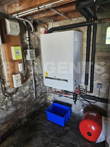 Situé à 400 m du centre ville de Coulommiers: pavillon sur sous-sol total avec un terrain de 1080 m²