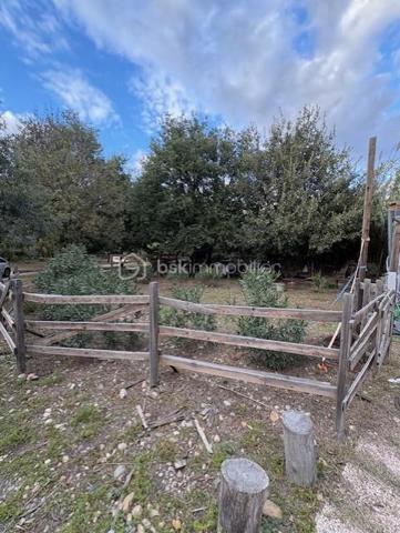 Terrain de 3 325 m²