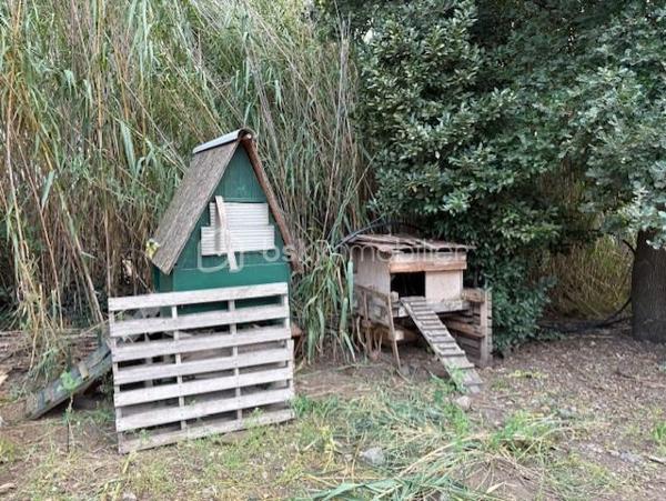 Terrain de 3 325 m²