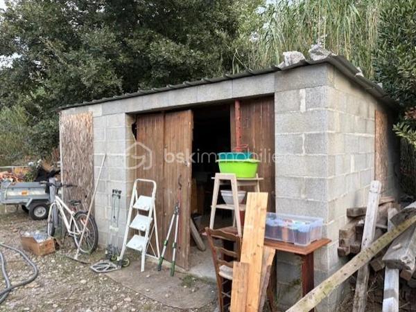 Terrain de 3 325 m²