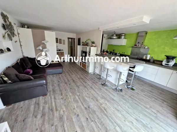 Vente                                                      Appartement
                        
                     4 pièces                      81 m2                     à Nandy