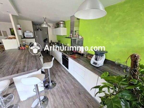 Vente                                                      Appartement
                        
                     4 pièces                      81 m2                     à Nandy