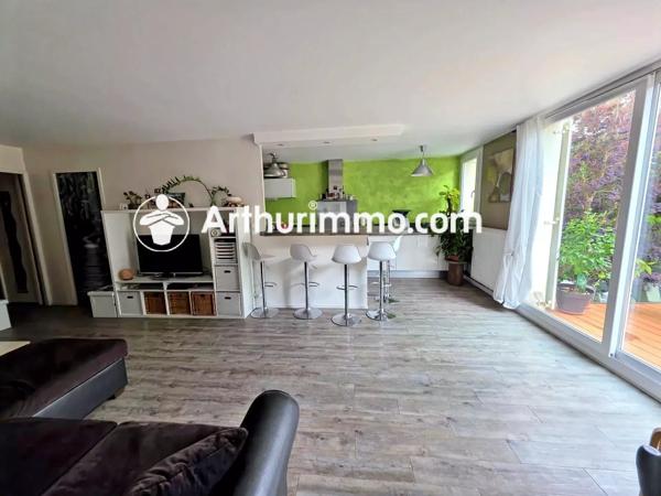 Vente                                                      Appartement
                        
                     4 pièces                      81 m2                     à Nandy