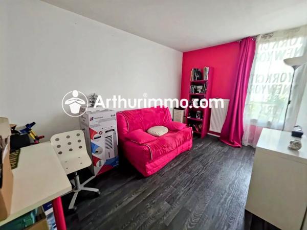 Vente                                                      Appartement
                        
                     4 pièces                      81 m2                     à Nandy