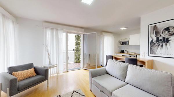 Location                                                      Appartement
                        
                     3 pièces                      64 m2                     à Vitry-sur-Seine