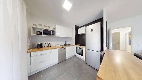 Location                                                      Appartement
                        
                     3 pièces                      64 m2                     à Vitry-sur-Seine