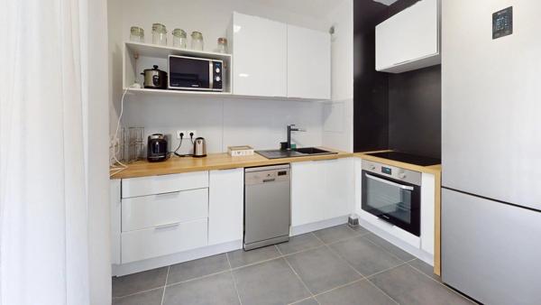 Location                                                      Appartement
                        
                     3 pièces                      64 m2                     à Vitry-sur-Seine