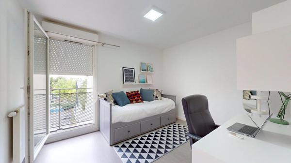 Location                                                      Appartement
                        
                     3 pièces                      64 m2                     à Vitry-sur-Seine
