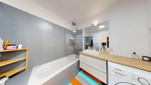 Location                                                      Appartement
                        
                     3 pièces                      64 m2                     à Vitry-sur-Seine