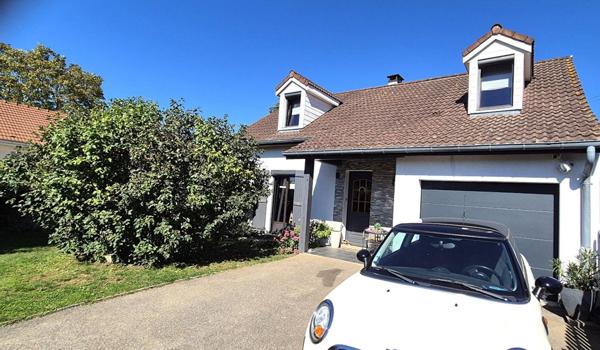 Belle Maison Individuelle ou Pavillon entièrement Rénové de 95 m² Extensible avec Cour sécurisée, Garage, Buanderie, Terrasse avec Pergola, Piscine, Dépendances et Terrain clos et paysagés de 951 m²