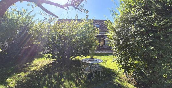 Belle Maison Individuelle ou Pavillon entièrement Rénové de 95 m² Extensible avec Cour sécurisée, Garage, Buanderie, Terrasse avec Pergola, Piscine, Dépendances et Terrain clos et paysagés de 951 m²