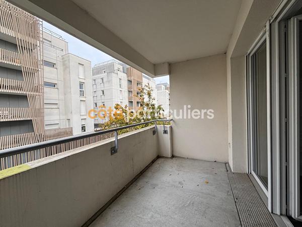 Vente
                Appartement39 m² - 2 Pièces -
                    LORMONT (33310)