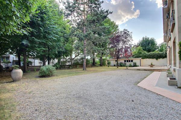 Appartement
         3 pièces
        - 69 m² Bien prestige 449 000 € *