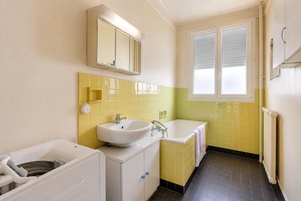 Appartement
         3 pièces
        - 69 m² Bien prestige 449 000 € *