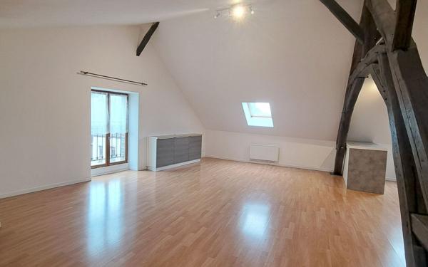 Appartement à louer    1 pièce •  Montbouy