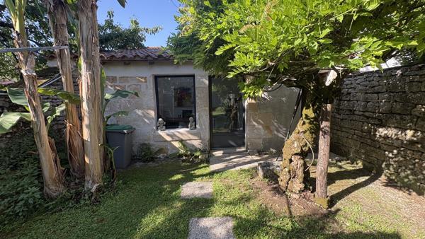 Maison
                                                                                                                                                                                                                                                                                                                        3 pièce(s)                                                                                                                                                                                                          2 chambre(s)                                                                                                                                                                                                          105  m²