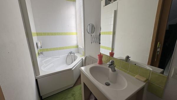 Maison
                                                                                                                                                                                                                                                                                                                        3 pièce(s)                                                                                                                                                                                                          2 chambre(s)                                                                                                                                                                                                          105  m²