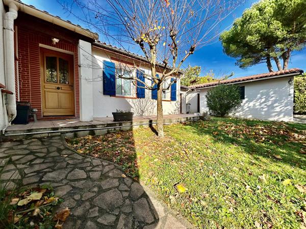 - Villa rénovée avec piscine & dépendances - Adresse prisée à Drémil-Lafage -