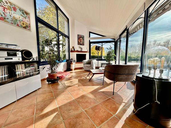 - Villa rénovée avec piscine & dépendances - Adresse prisée à Drémil-Lafage -