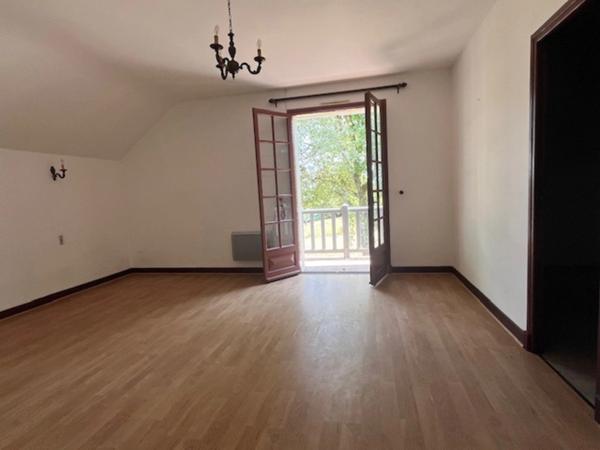 PLAISANCE du Gers(32) et Maubourguet, ELEGANTE MAISON D'ARCHITECTE 185m2 , entretenue, grande piece de vie, 4 chambres, cheminée, sur terrain arboré de 6900m2, une valeur süre....