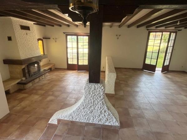 PLAISANCE du Gers(32) et Maubourguet, ELEGANTE MAISON D'ARCHITECTE 185m2 , entretenue, grande piece de vie, 4 chambres, cheminée, sur terrain arboré de 6900m2, une valeur süre....