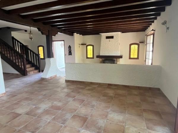 PLAISANCE du Gers(32) et Maubourguet, ELEGANTE MAISON D'ARCHITECTE 185m2 , entretenue, grande piece de vie, 4 chambres, cheminée, sur terrain arboré de 6900m2, une valeur süre....