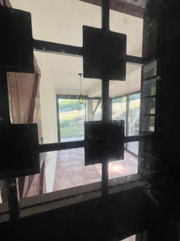 PLAISANCE du Gers(32) et Maubourguet, ELEGANTE MAISON D'ARCHITECTE 185m2 , entretenue, grande piece de vie, 4 chambres, cheminée, sur terrain arboré de 6900m2, une valeur süre....