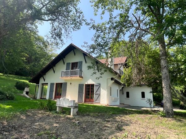 PLAISANCE du Gers(32) et Maubourguet, ELEGANTE MAISON D'ARCHITECTE 185m2 , entretenue, grande piece de vie, 4 chambres, cheminée, sur terrain arboré de 6900m2, une valeur süre....