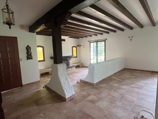 PLAISANCE du Gers(32) et Maubourguet, ELEGANTE MAISON D'ARCHITECTE 185m2 , entretenue, grande piece de vie, 4 chambres, cheminée, sur terrain arboré de 6900m2, une valeur süre....