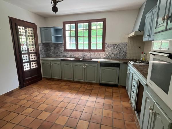 PLAISANCE du Gers(32) et Maubourguet, ELEGANTE MAISON D'ARCHITECTE 185m2 , entretenue, grande piece de vie, 4 chambres, cheminée, sur terrain arboré de 6900m2, une valeur süre....