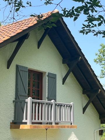 PLAISANCE du Gers(32) et Maubourguet, ELEGANTE MAISON D'ARCHITECTE 185m2 , entretenue, grande piece de vie, 4 chambres, cheminée, sur terrain arboré de 6900m2, une valeur süre....