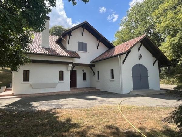 PLAISANCE du Gers(32) et Maubourguet, ELEGANTE MAISON D'ARCHITECTE 185m2 , entretenue, grande piece de vie, 4 chambres, cheminée, sur terrain arboré de 6900m2, une valeur süre....