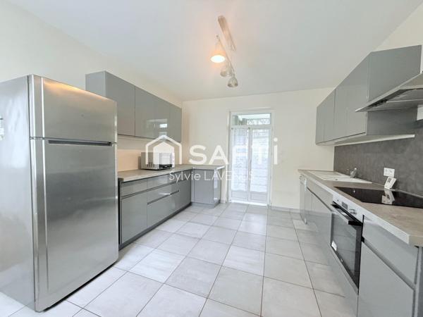 A Cuffies 02, maison avec 3 chambres, véranda, garage et dépendance sur son terrain de 391 m2.