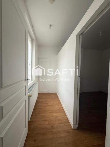 A Cuffies 02, maison avec 3 chambres, véranda, garage et dépendance sur son terrain de 391 m2.