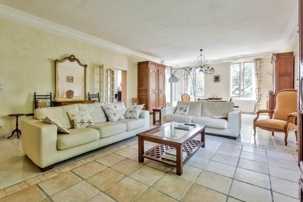 Maison à vendre    5 pièces •  Bordeaux