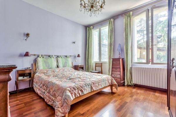 Maison à vendre    5 pièces •  Bordeaux