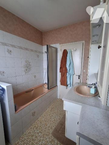 A VENDRE A LA FLECHE un pavillon en centre-ville.