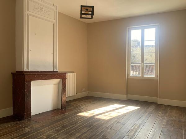 MAISON EN PIERRE CONFORTABLE AVEC CAVE ET JARDIN