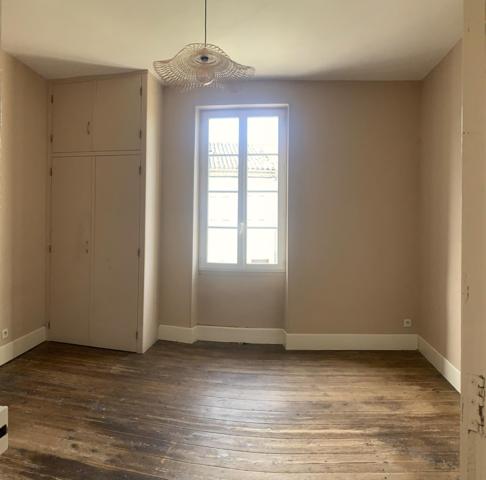 MAISON EN PIERRE CONFORTABLE AVEC CAVE ET JARDIN