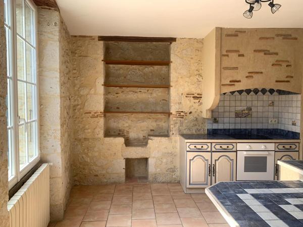 MAISON EN PIERRE CONFORTABLE AVEC CAVE ET JARDIN