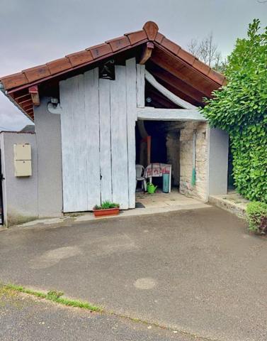 Propriété jurassienne, 245m2 de surface habitable et 4 Ha de terrain attenant