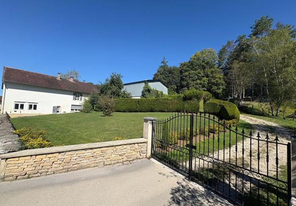 Propriété jurassienne, 245m2 de surface habitable et 4 Ha de terrain attenant