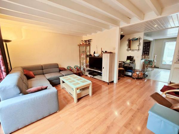 T5 au calme, proche écoles, commerces et bus.